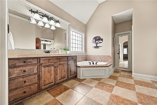 15321 N Bales Road, Smithville, MO 64089