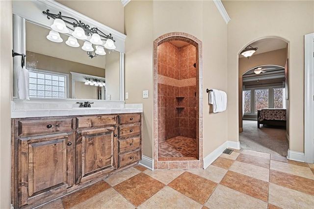 15321 N Bales Road, Smithville, MO 64089