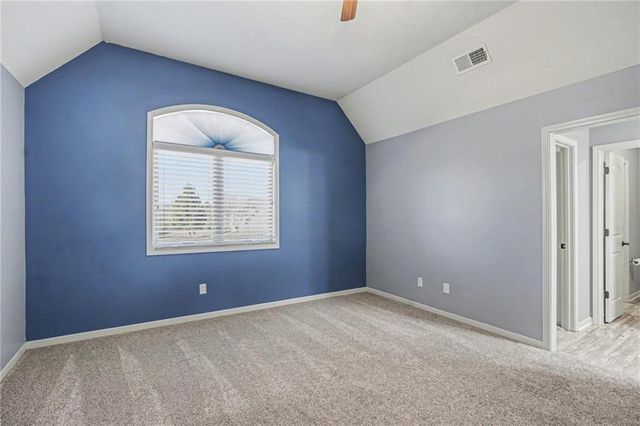 15321 N Bales Road, Smithville, MO 64089