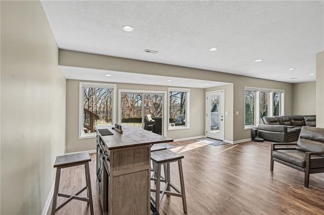 15321 N Bales Road, Smithville, MO 64089