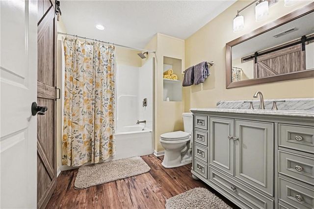 15321 N Bales Road, Smithville, MO 64089