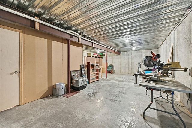 15321 N Bales Road, Smithville, MO 64089