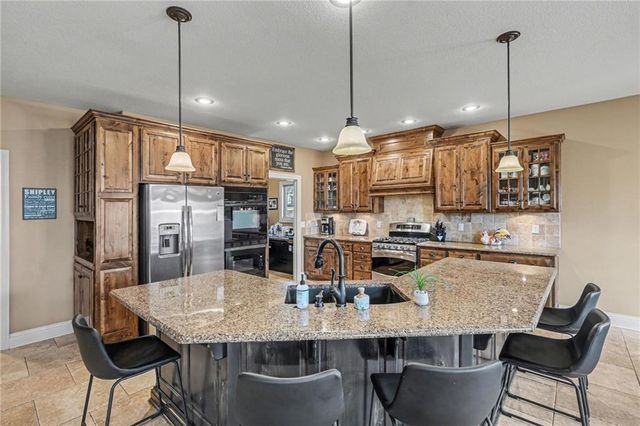 15321 N Bales Road, Smithville, MO 64089