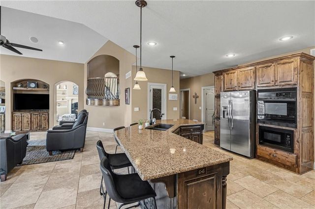 15321 N Bales Road, Smithville, MO 64089