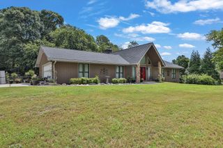2184 Valley Creek Circle, Snellville, GA 30078