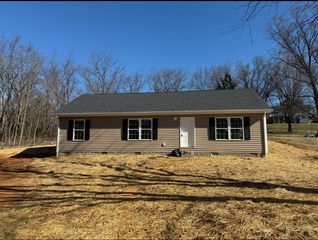1800 Hardy RD, Vinton, VA 24179