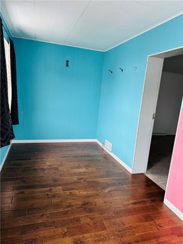 123 Pine St, Ellsworth Boro, PA 15331