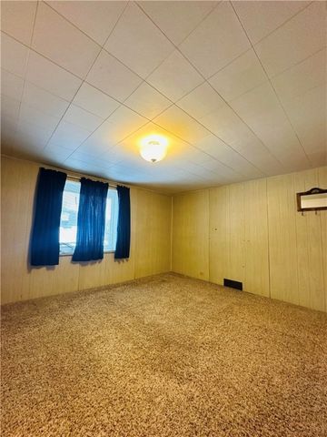 123 Pine St, Ellsworth Boro, PA 15331