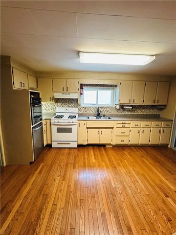 123 Pine St, Ellsworth Boro, PA 15331