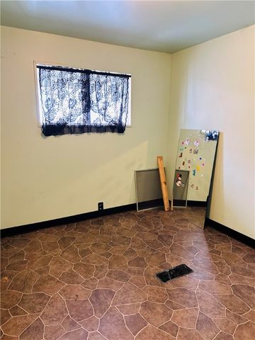 123 Pine St, Ellsworth Boro, PA 15331