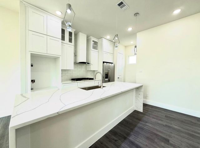 6715 Saint Augustine Street, Houston, TX 77021