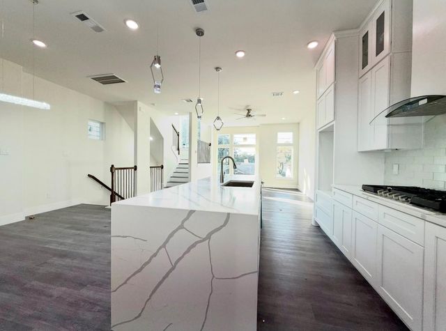 6715 Saint Augustine Street, Houston, TX 77021