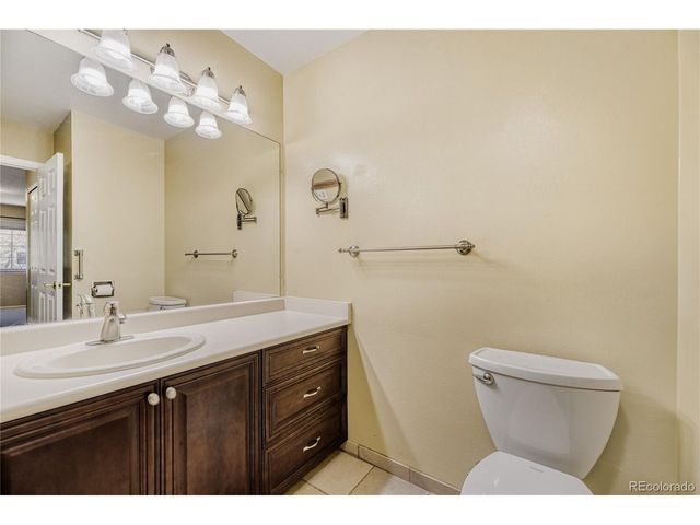 2824 S Heather Gardens Way B, Aurora, CO 80014