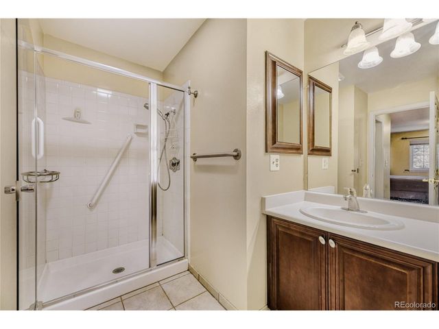 2824 S Heather Gardens Way B, Aurora, CO 80014