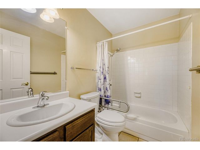 2824 S Heather Gardens Way B, Aurora, CO 80014