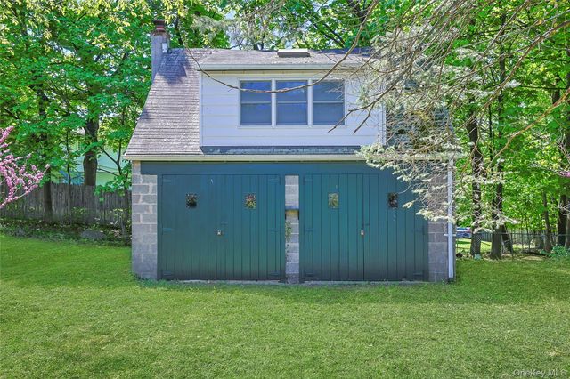 16 Sunset View Drive, West Nyack, NY 10994