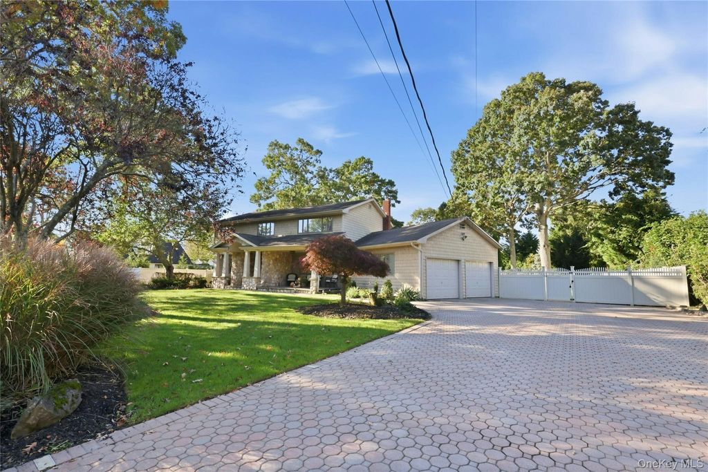 33 Quail Run, East Islip, NY 11730 — photo 3