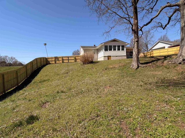 1393 N 4th Avenue, Piggott, AR 72454