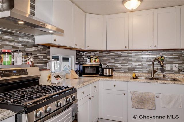 1118 LAKE PL, Cheyenne, WY 82007