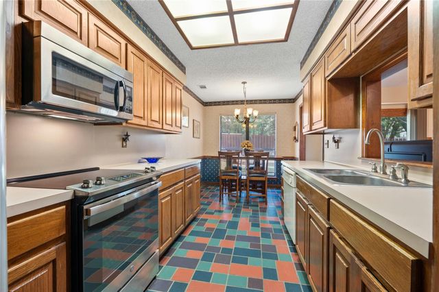 104 CAREFREE CIR, Lakeway, TX 78734