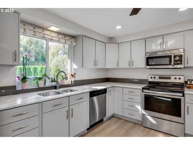 2074 Se LINDEN Pl, Gresham, OR 97080