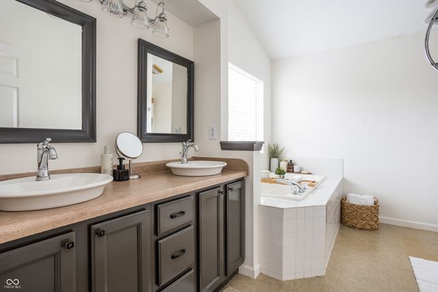 541 Cahill Lane, Indianapolis, IN 46214