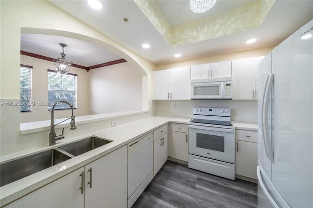 8882 W Flagler St 208, Miami, FL 33174