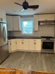 415 E 3rd Avenue 2L, Roselle, NJ 07203