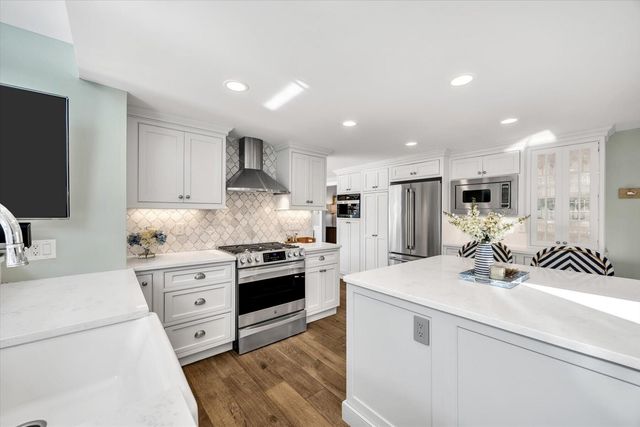 37 Stony Way, East Dennis, MA 02641