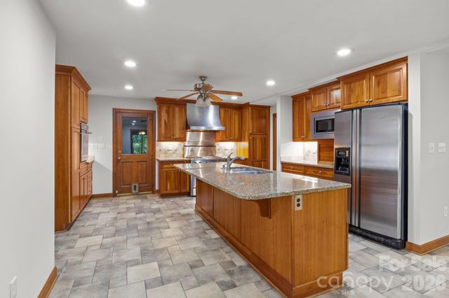 19322 Yachtman Drive, Cornelius, NC 28031