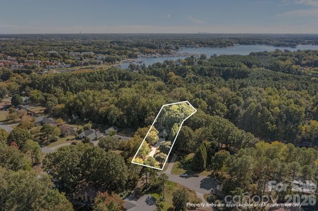 19322 Yachtman Drive, Cornelius, NC 28031