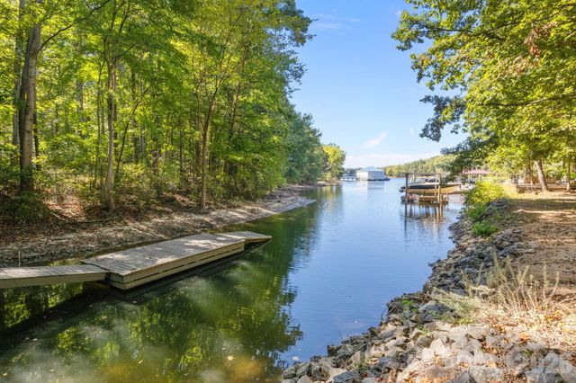 19322 Yachtman Drive, Cornelius, NC 28031