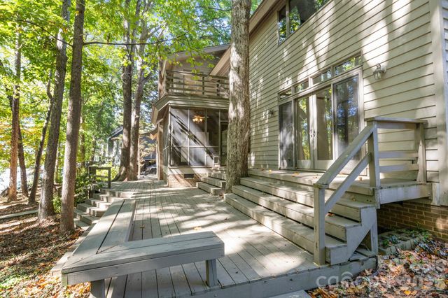 19322 Yachtman Drive, Cornelius, NC 28031