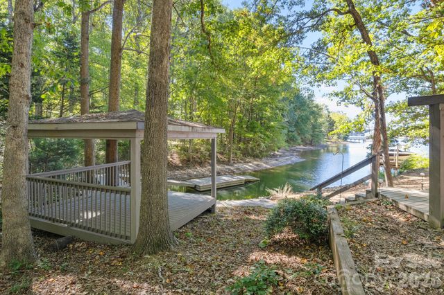 19322 Yachtman Drive, Cornelius, NC 28031