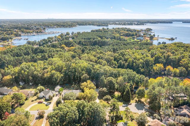 19322 Yachtman Drive, Cornelius, NC 28031