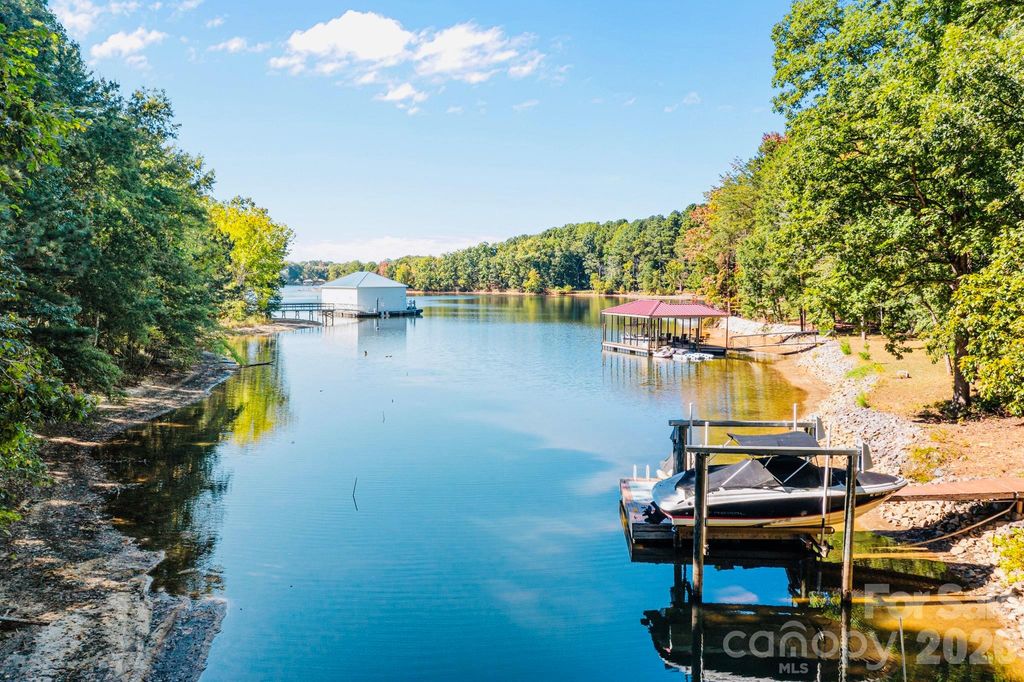 19322 Yachtman Drive, Cornelius, NC 28031