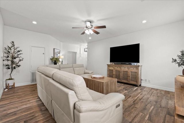 140 Mustang Stampede Drive, La Marque, TX 77568