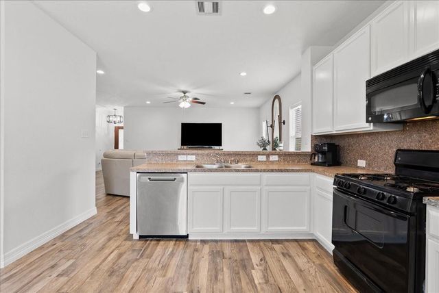 140 Mustang Stampede Drive, La Marque, TX 77568