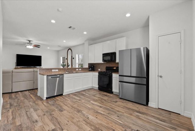 140 Mustang Stampede Drive, La Marque, TX 77568