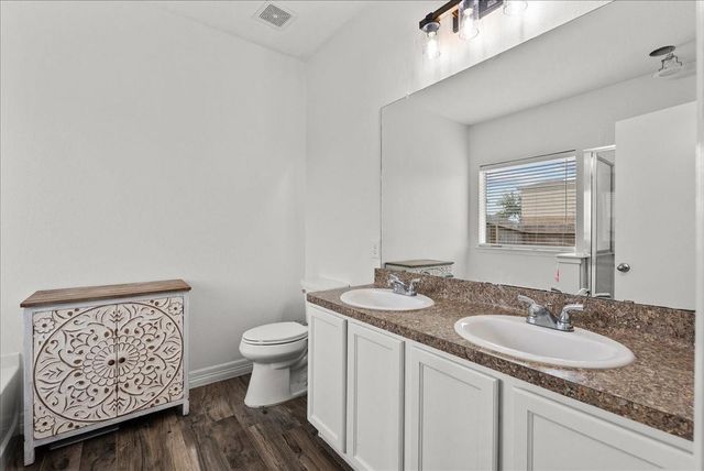 140 Mustang Stampede Drive, La Marque, TX 77568