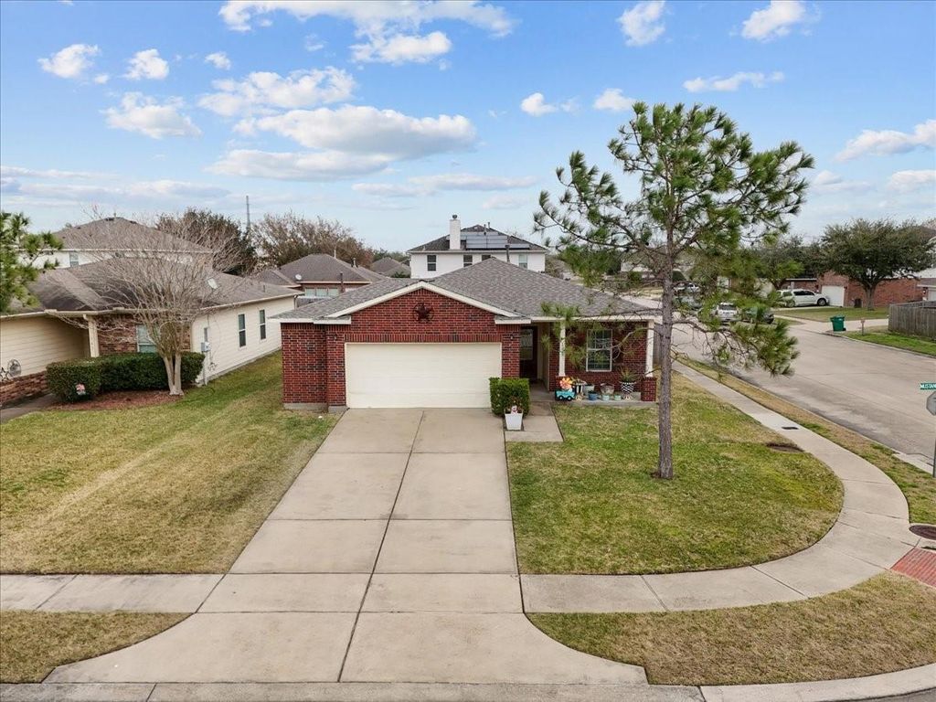 140 Mustang Stampede Drive, La Marque, TX 77568