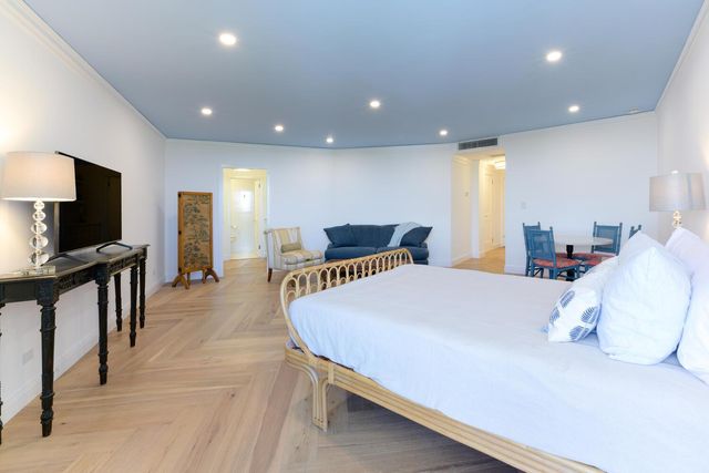 2800 N Flagler Drive 913, West Palm Beach, FL 33407