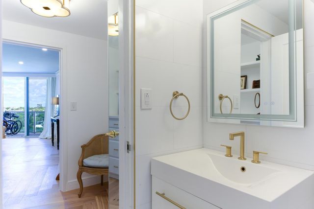 2800 N Flagler Drive 913, West Palm Beach, FL 33407