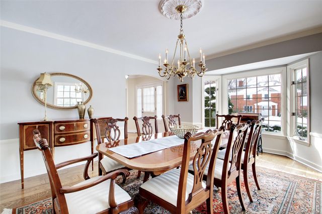 32 Barnard Place, Manhasset, NY 11030