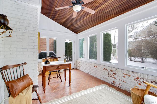 32 Barnard Place, Manhasset, NY 11030