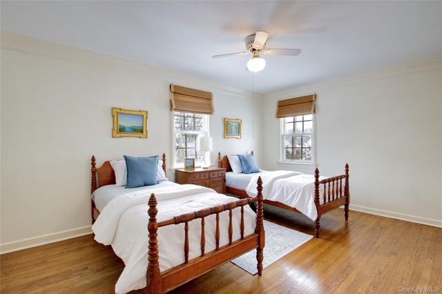 32 Barnard Place, Manhasset, NY 11030