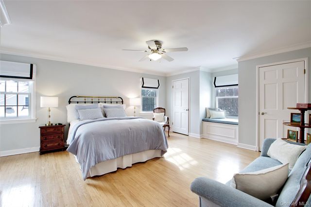 32 Barnard Place, Manhasset, NY 11030