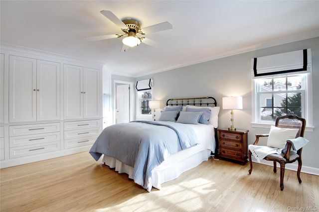 32 Barnard Place, Manhasset, NY 11030