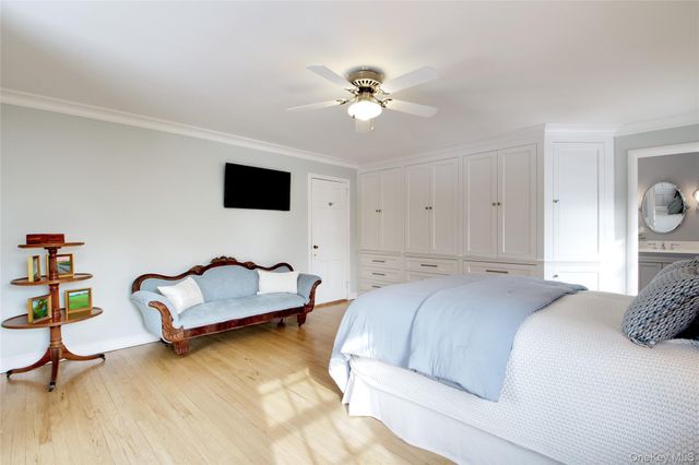 32 Barnard Place, Manhasset, NY 11030