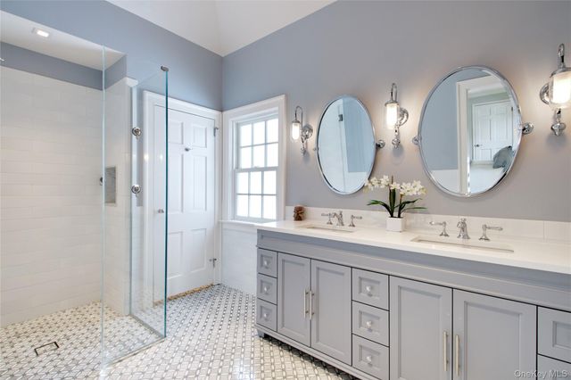 32 Barnard Place, Manhasset, NY 11030